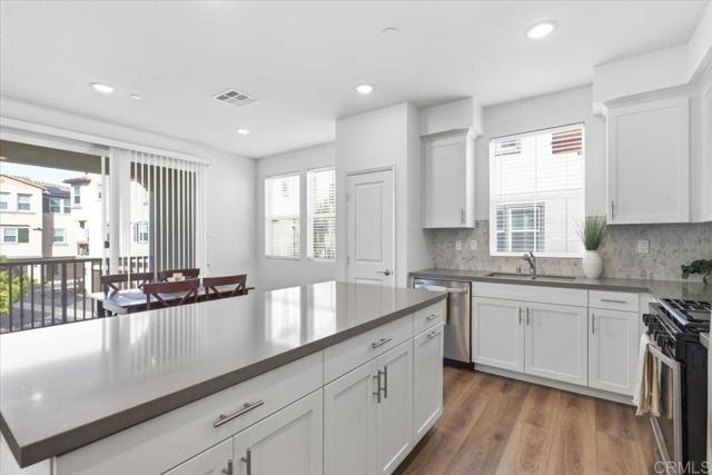 Detail Gallery Image 14 of 37 For 2323 Stardust, Escondido,  CA 92025 - 2 Beds | 2/1 Baths