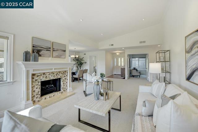 3258 Rossmoor Pkwy, Walnut Creek CA: https://media.crmls.org/mediaz/0bc1387b-0357-433b-8177-953e30081d94.jpg