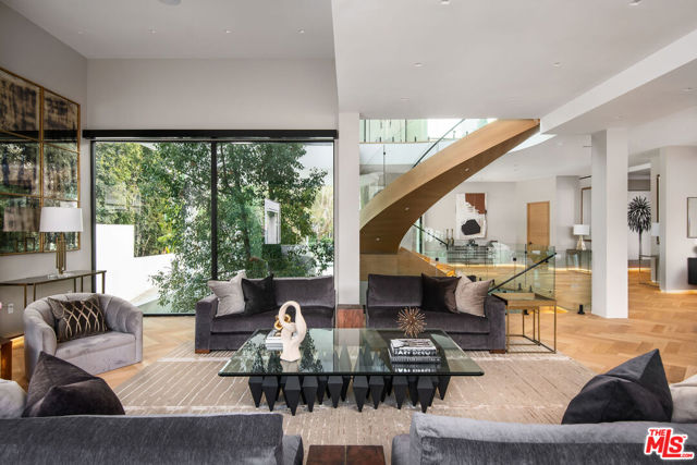 1729 Angelo Drive, Beverly Hills CA: https://media.crmls.org/mediaz/0bc15d2a-b576-488a-a0a9-e0342de571c0.jpg