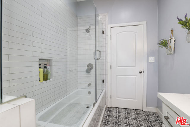 319 Chestnut Avenue, Los Angeles CA: https://media.crmls.org/mediaz/0bc1a44c-6a50-42a9-ba0f-694fa2557d0d.jpg
