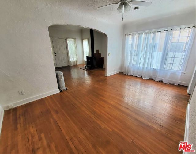 813 N POINSETTIA Place, Los Angeles CA: https://media.crmls.org/mediaz/0bc1fc37-a9f3-42c8-a8d2-7475319dff02.jpg