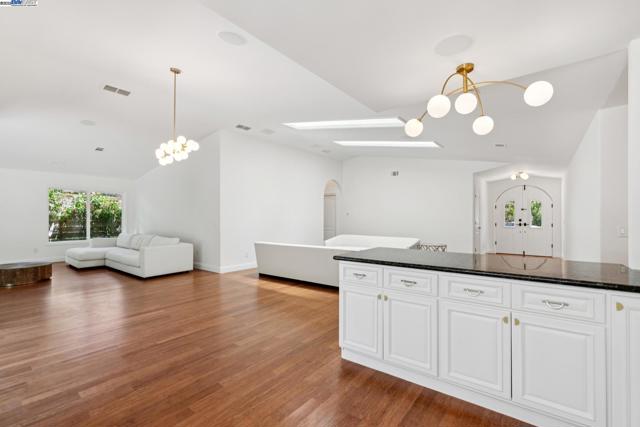 2643 Buena Vista Ave, Walnut Creek CA: https://media.crmls.org/mediaz/0bc21644-9ed5-41c7-8bd8-46d28256ec12.jpg