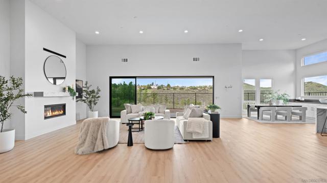 16925 Old Coach Rd, Poway CA: https://media.crmls.org/mediaz/0bc2e236-89e5-455e-a2be-405965835796.jpg