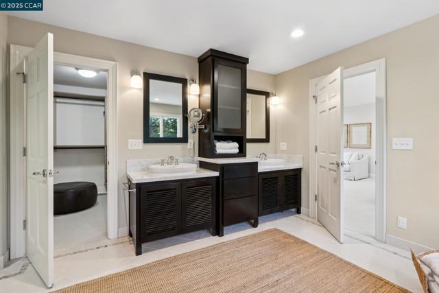 3238 Greenhills Drive, Lafayette CA: https://media.crmls.org/mediaz/0bc2f339-33de-4d12-b856-5a93757b1585.jpg