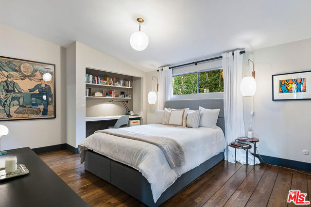 3631 Buena Park Drive, Studio City CA: https://media.crmls.org/mediaz/0bc2ff5b-b8b3-4a7e-b989-60da2c7766ea.jpg