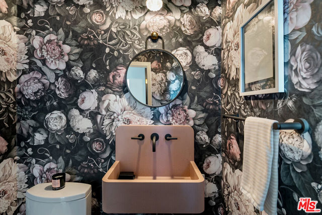 2720 Hollyridge Drive, Los Angeles CA: https://media.crmls.org/mediaz/0bc3044b-c5db-41e1-9347-805c587ba031.jpg