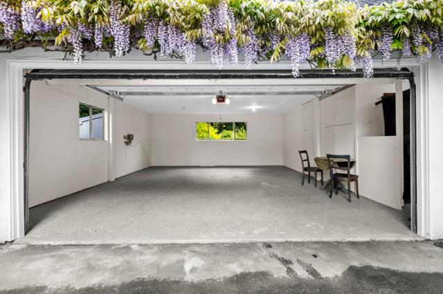 37 Lupin Lane, Atherton CA: https://media.crmls.org/mediaz/0bc338f3-b9e4-44ee-92f7-9e9868a64b5a.jpg