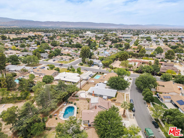 43818 Halcom Avenue, Lancaster CA: https://media.crmls.org/mediaz/0bc35153-82d0-4dff-8114-c8301728ad59.jpg