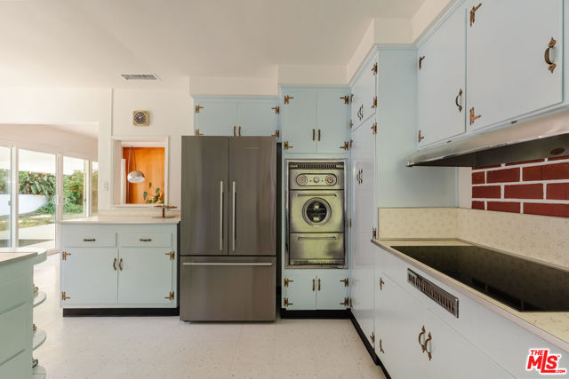 4220 Hillcrest Drive, Los Angeles CA: https://media.crmls.org/mediaz/0bc3b985-9479-4edf-9a89-a0268565964f.jpg