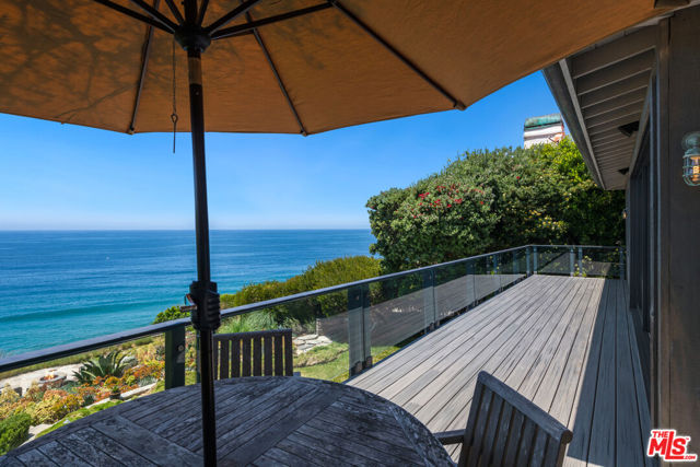 7089 Birdview Avenue, Malibu CA: https://media.crmls.org/mediaz/0bc3d6cd-1f9a-436d-a500-5408382333bd.jpg