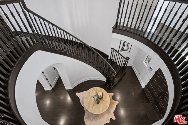 9928 Toluca Lake Avenue, Toluca Lake CA: https://media.crmls.org/mediaz/0bc3db4d-8564-4687-ae69-7bd8753d2147.jpg