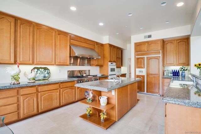 1964 Tracy Ct, Fallbrook CA: https://media.crmls.org/mediaz/0bc3ef86-163a-495e-a615-260a1132a126.jpg