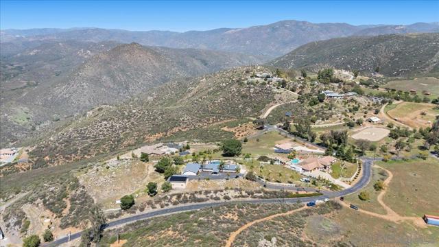 20403 Rancho Villa Rd, Ramona CA: https://media.crmls.org/mediaz/0bc40f9c-5ad4-417b-bb77-9d6a84a3daa5.jpg
