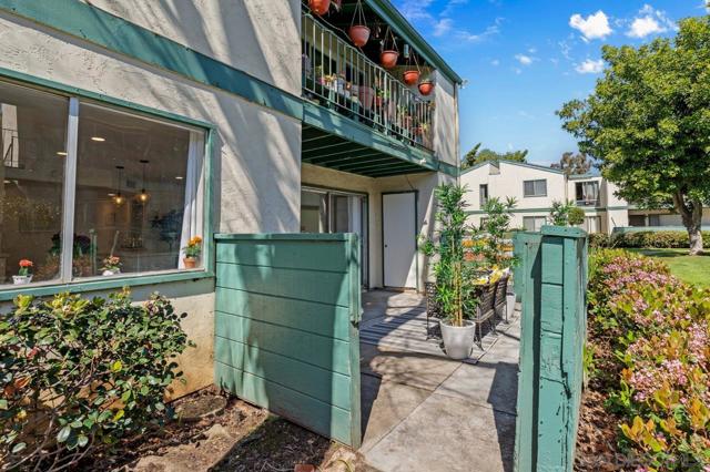 1817 E Grand ave, Escondido CA: https://media.crmls.org/mediaz/0bc4737e-a702-49e1-b41b-0bc9aee10b07.jpg