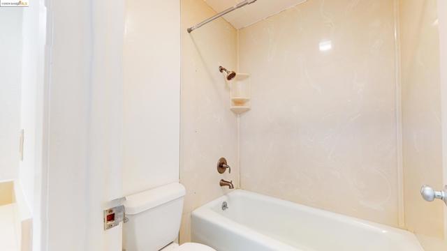 Image 7 of 17 For 2700 Le Conte Ave  201