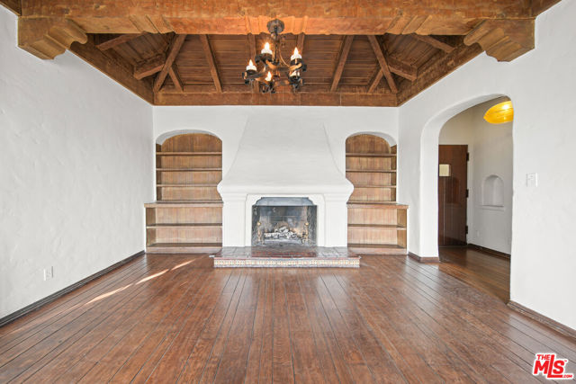 6686 Emmet Terrace, Los Angeles CA: https://media.crmls.org/mediaz/0bc48ca0-aef4-496f-9521-0fd2125cdfc0.jpg