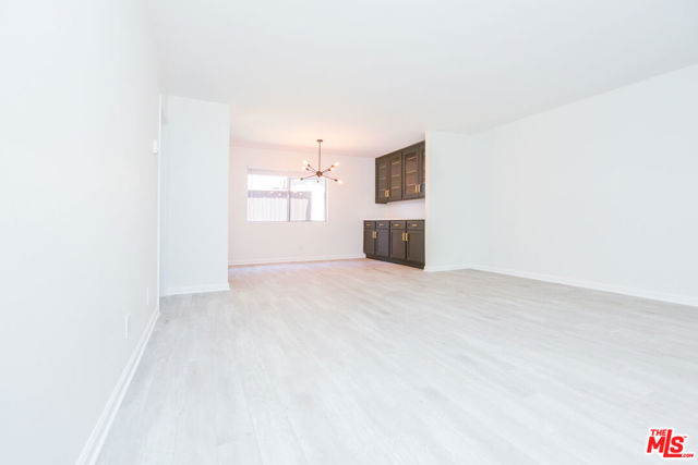 2602 Carnegie Lane, Redondo Beach CA: https://media.crmls.org/mediaz/0bc4bea2-c0e6-44d6-b990-adb7aded2f0f.jpg