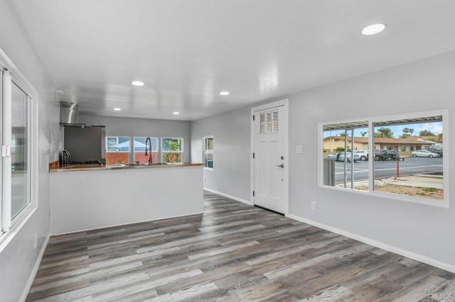 2950 Iris Ave, San Diego CA: https://media.crmls.org/mediaz/0bc5688c-ec9a-4d5e-8dd1-154d12687020.jpg