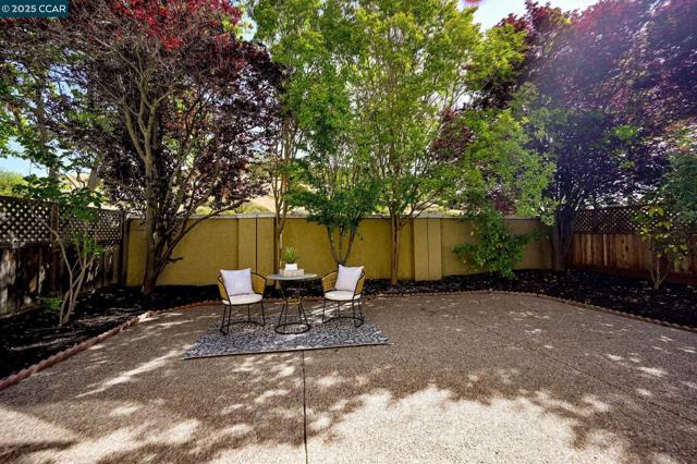 1116 Vista Pointe Cir, San Ramon CA: https://media.crmls.org/mediaz/0bc57488-c127-420a-a345-0f41092d1c3d.jpg