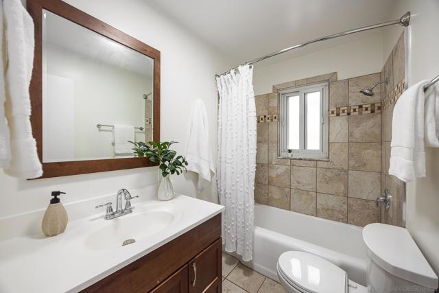 3602 Hyacinth Dr, San Diego CA: https://media.crmls.org/mediaz/0bc5cfce-6e9e-463f-b9cb-eb1ccb017051.jpg