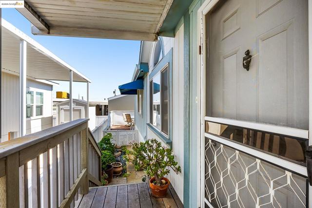 114 Zartop St, Oakley CA: https://media.crmls.org/mediaz/0bc70fc0-4eff-443b-b1e0-412f7b411db6.jpg