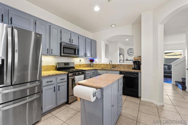 6373 Avenida De Las Vistas, San Diego CA: https://media.crmls.org/mediaz/0bc756e3-2948-4b65-8e9f-1bfbf8603056.jpg