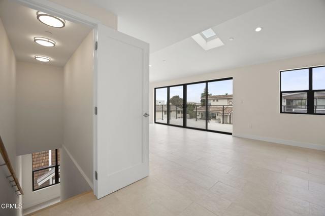 1194 Kingston Lane, Ventura CA: https://media.crmls.org/mediaz/0bc7d3f1-dec6-44a1-9613-cc3d92712bba.jpg