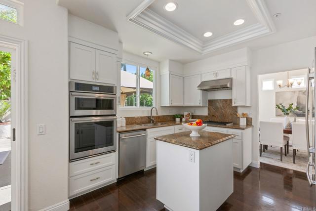 2490 Bear Rock Gln, Escondido CA: https://media.crmls.org/mediaz/0bc7ff66-0d56-4eb9-97a6-96b0f3866ed6.jpg