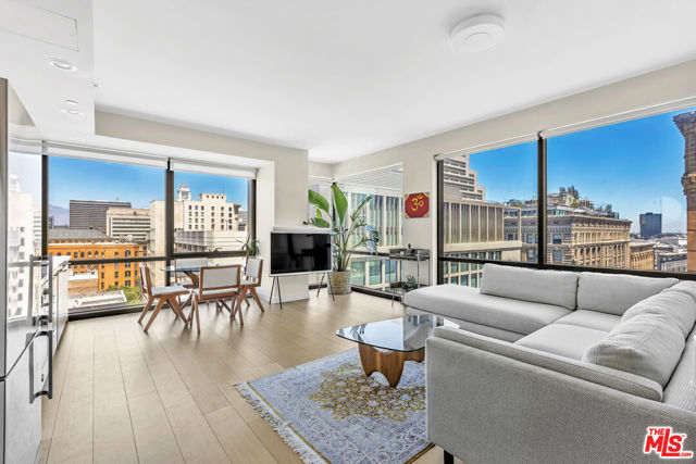 400 S Broadway, Los Angeles CA: https://media.crmls.org/mediaz/0bc8d717-dee0-4e1b-b05f-fe2432288390.jpg