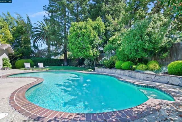 924 Cheyenne Dr, Walnut Creek CA: https://media.crmls.org/mediaz/0bc8ec47-8e86-4504-84ac-19a75606f170.jpg