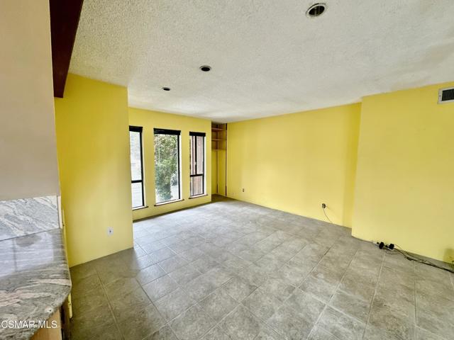 11916 Idaho Avenue, Los Angeles CA: https://media.crmls.org/mediaz/0bc8ff54-b50d-4549-abfe-ba791677e655.jpg