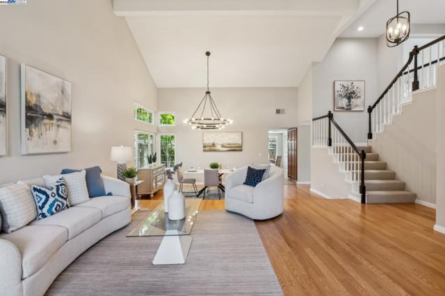 82 Applegate Way, Alameda CA: https://media.crmls.org/mediaz/0bc95565-d953-4640-8f40-152b321d9cca.jpg