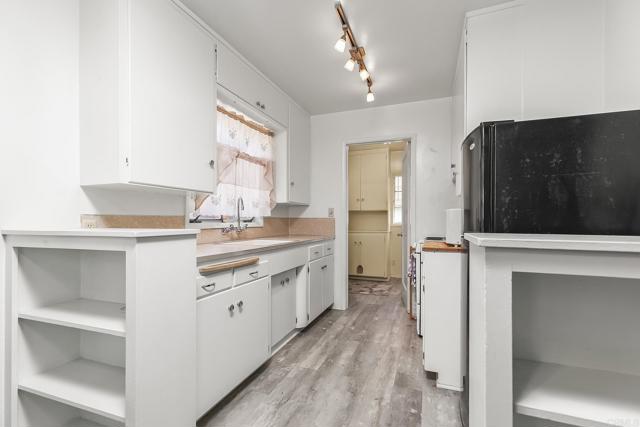 1453 OLIVEWOOD LN, Alpine CA: https://media.crmls.org/mediaz/0bc9a41f-cfc9-484a-beb0-122e4dc1eebd.jpg