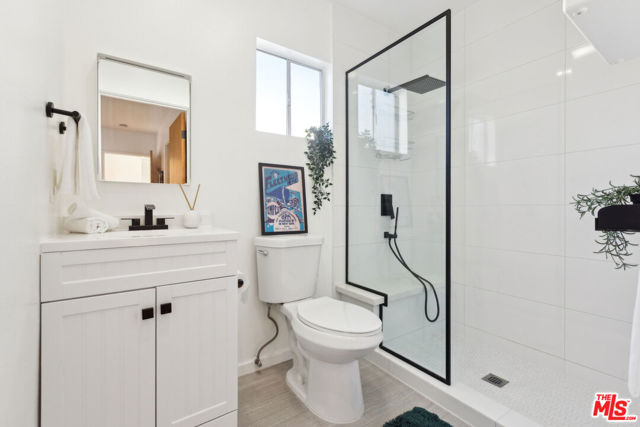 1491 Oak Grove Drive, Los Angeles CA: https://media.crmls.org/mediaz/0bc9f808-6380-4741-8d91-a351ab722f81.jpg