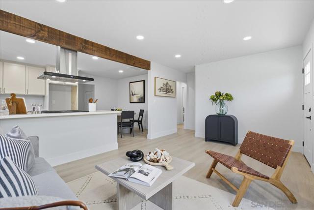 2039 Winnett St, San Diego CA: https://media.crmls.org/mediaz/0bca3257-8ea2-4b02-ba8e-e51c38232db3.jpg