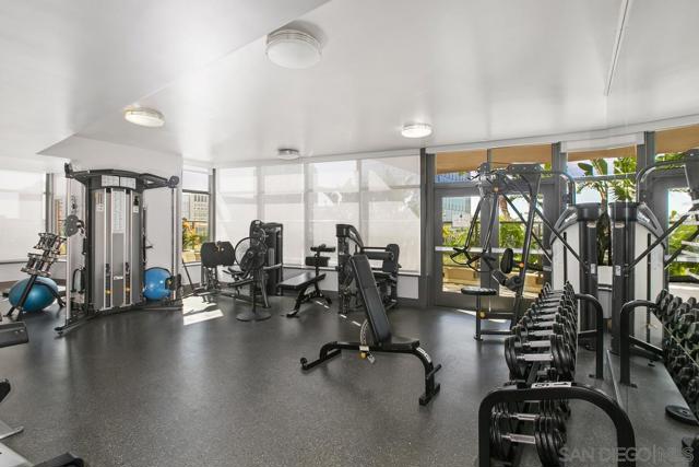 700 W E St, San Diego CA: https://media.crmls.org/mediaz/0bca3bd3-4e67-4afd-b82f-72c859b6cd29.jpg