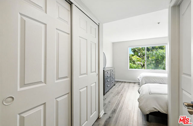 1211 S Shenandoah Street, Los Angeles CA: https://media.crmls.org/mediaz/0bca81b7-c0df-49cf-877e-0074323987ec.jpg