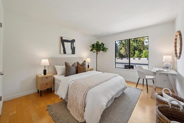 905 W Middlefield Road, Mountain View CA: https://media.crmls.org/mediaz/0bccaf17-6cf8-4092-9906-585a78cf3ce0.jpg