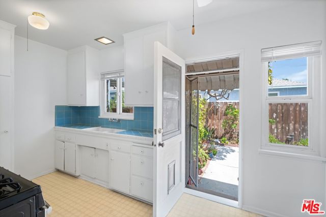 9620 Braddock Drive, Culver City CA: https://media.crmls.org/mediaz/0bcced1d-1fcf-4793-8766-8d6387ad11e3.jpg