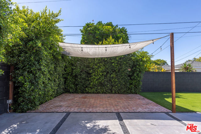 3921 S Victoria Avenue, Los Angeles CA: https://media.crmls.org/mediaz/0bcd9f75-0dcd-483f-8030-614c1720da2a.jpg