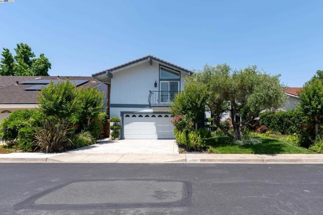 4406 Sugarland Ct, Concord CA: https://media.crmls.org/mediaz/0bcdd36d-3ad5-4913-98f7-6f970509d21d.jpg