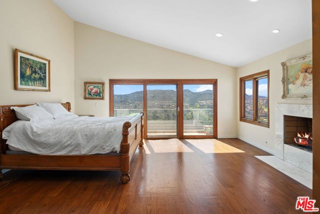 24464 Park Granada, Calabasas CA: https://media.crmls.org/mediaz/0bce1e33-1345-408f-a904-1d717621722e.jpg