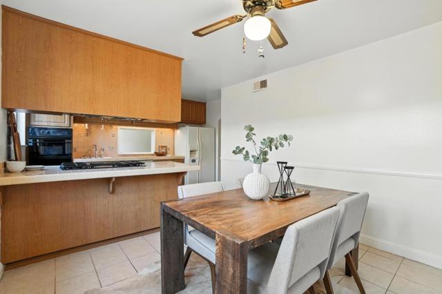 946 Laguna Avenue, Burlingame CA: https://media.crmls.org/mediaz/0bce9ec3-d997-489e-ba85-c60971fea920.jpg