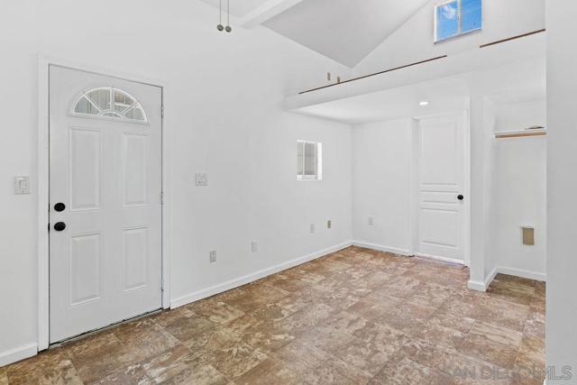 10119 Grandview, La Mesa CA: https://media.crmls.org/mediaz/0bcedc60-5cea-4cbf-bc4e-1db9583a696e.jpg