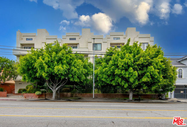 3544 S Centinela Avenue, Los Angeles CA: https://media.crmls.org/mediaz/0bcefcb7-2873-4422-8423-6ae241a91f60.jpg