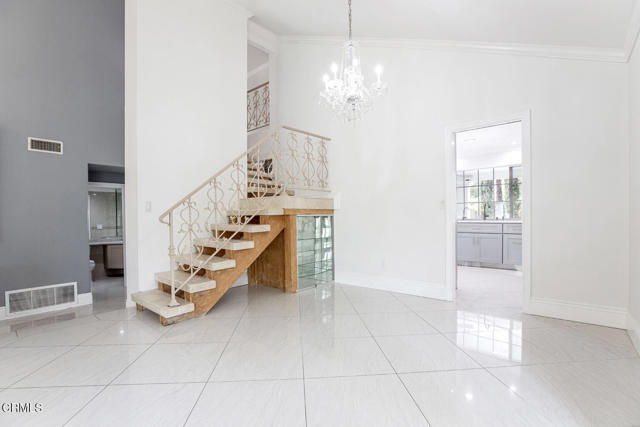 8857 Bluffdale Dr, Sun Valley CA: https://media.crmls.org/mediaz/0bcfbc43-6897-40b1-82ae-e9f80c2df063.jpg