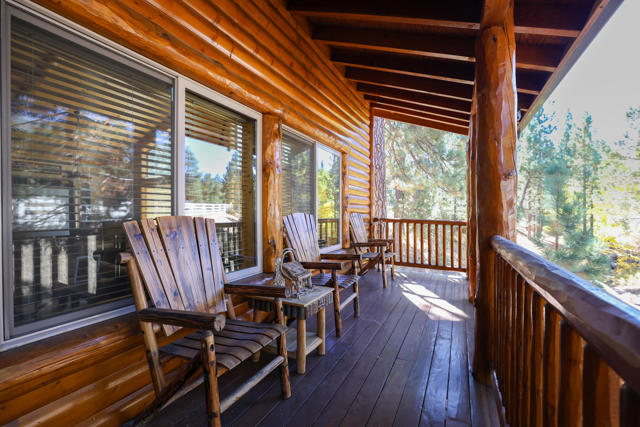 289 Stony Creek Road, Big Bear CA: https://media.crmls.org/mediaz/0bcfd443-3d49-4cfb-b256-50d187fb1b7b.jpg