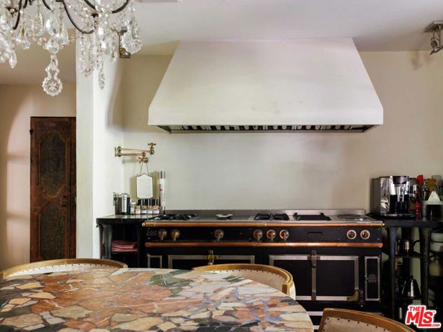 9606 Heather Road, Beverly Hills CA: https://media.crmls.org/mediaz/0bd0bbe7-b2f2-4d86-99de-72037b39abbc.jpg