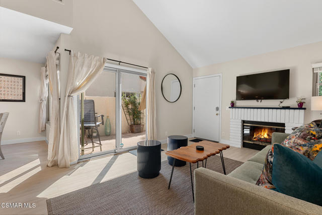 732 Via Colinas, Westlake Village CA: https://media.crmls.org/mediaz/0bd13b2e-2b3d-4f02-ba00-45a3d715a350.jpg