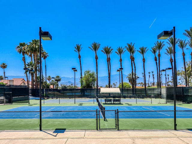153 Desert Falls E Drive, Palm Desert CA: https://media.crmls.org/mediaz/0bd176da-5a4c-4d15-8510-ed1e4644ed84.jpg
